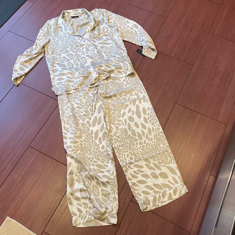 Natori Luxe Leopard pajamas/pjs